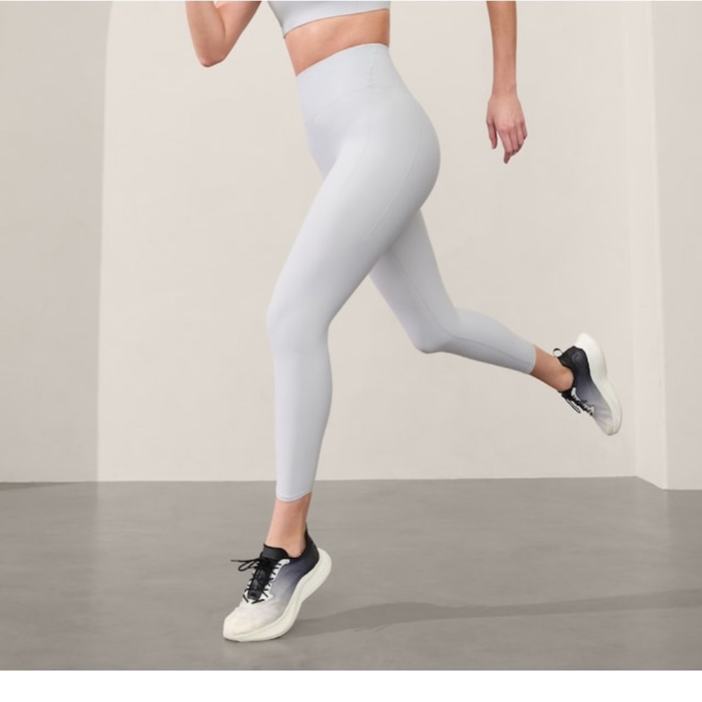 Athleta pacesetter 7/8 tight XS light grey